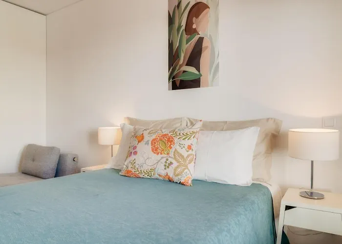 Casa da Praça Apartments - by Casas na Ilha